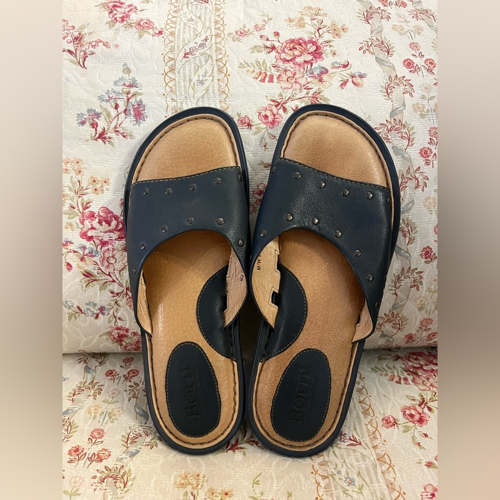 Born Handcrafted Footwear/Black and Tan Leather Sandals Size 6 EUC